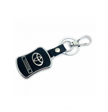 Брелок металл,кожа Тойота 3,8*7 см черный  логотип c надписью на подвеске