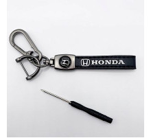 Брелок металл,кожа Хонда 14,5*2 см  черный в комплекте отвертка
