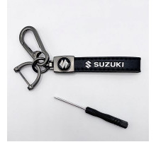 Брелок металл,кожа Сузуки 14,5*2 см  черный в комплекте отвертка