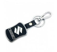 Брелок металл,кожа Сузуки 3,8*7 см черный  логотип c надписью на подвеске