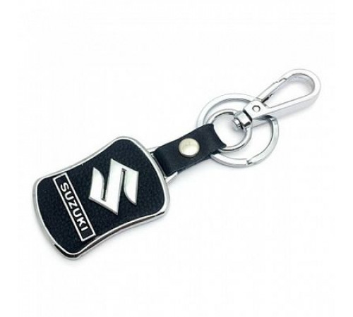 Брелок металл,кожа Сузуки 3,8*7 см черный  логотип c надписью на подвеске